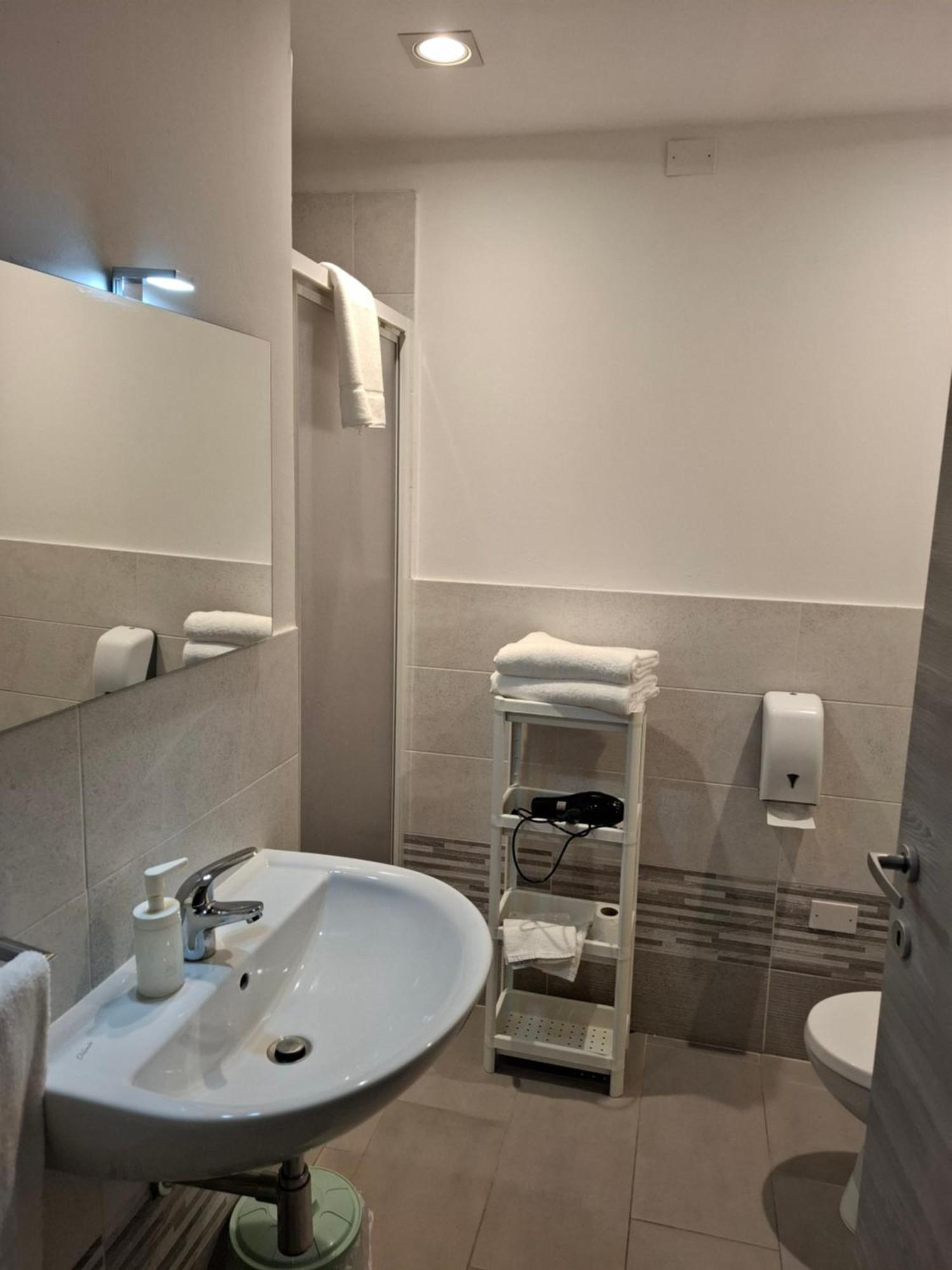 Fare Bnb - Room Del Parco Reggio Emilia Exterior foto